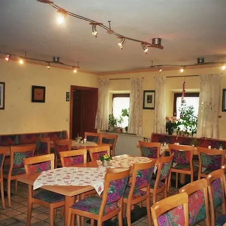 Πανσιόν Und Gasthof Eibl 2*